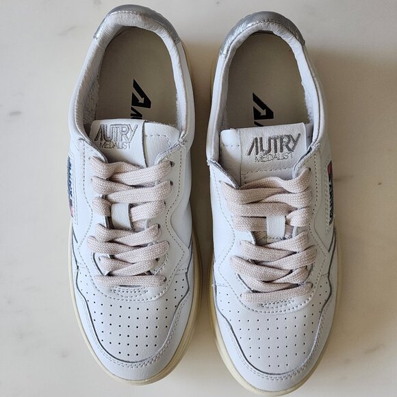 Autry Medalist Low Women’s Sneakers – White Silver Retro Vibes 👟✨ - Picture 4 of 12